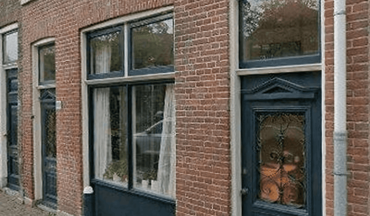 Gemeubileerd familiehuis met balkon en werkruimte