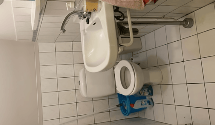 Gestoffeerde kamer met gedeelde voorzieningen en internet