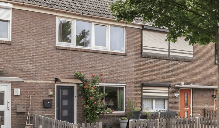 Gemoderniseerde tussenwoning met tuin en 3 slaapkamers