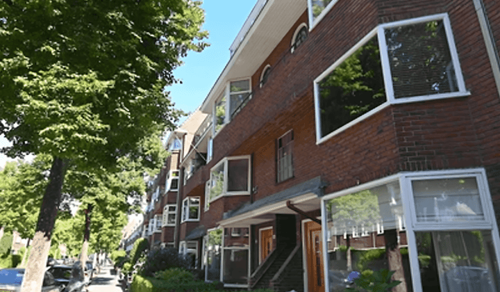 Gestoffeerde studio met balkon en wasmachine
