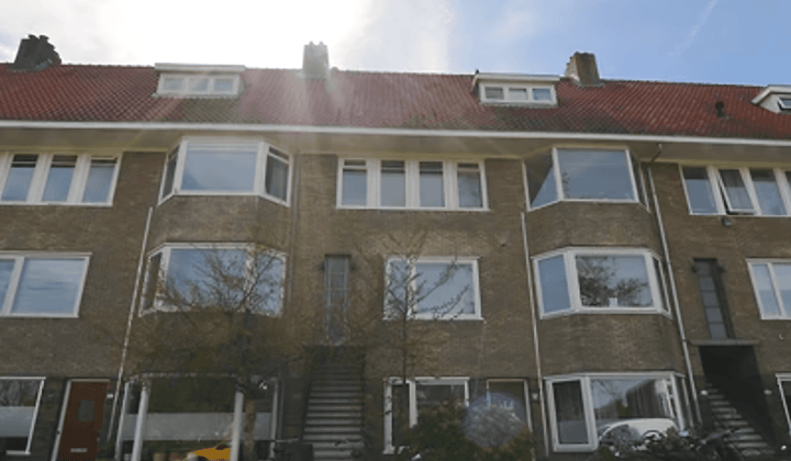 Studio met balkon en wasmachine, gestoffeerd