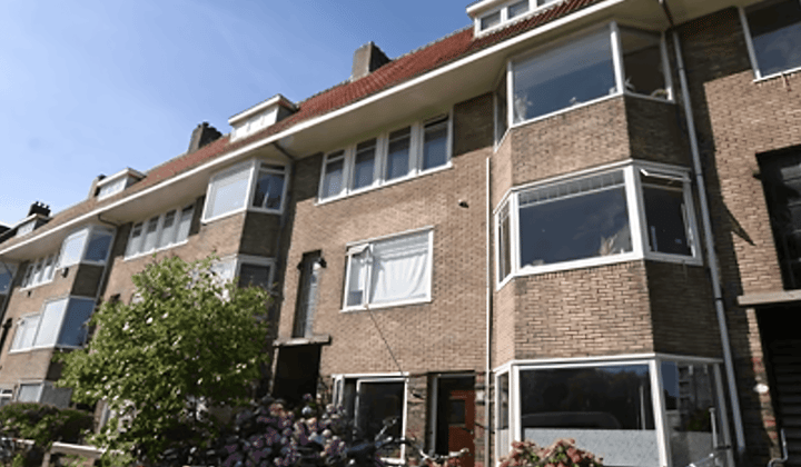 Gestoffeerde studio met eigen keuken en douche