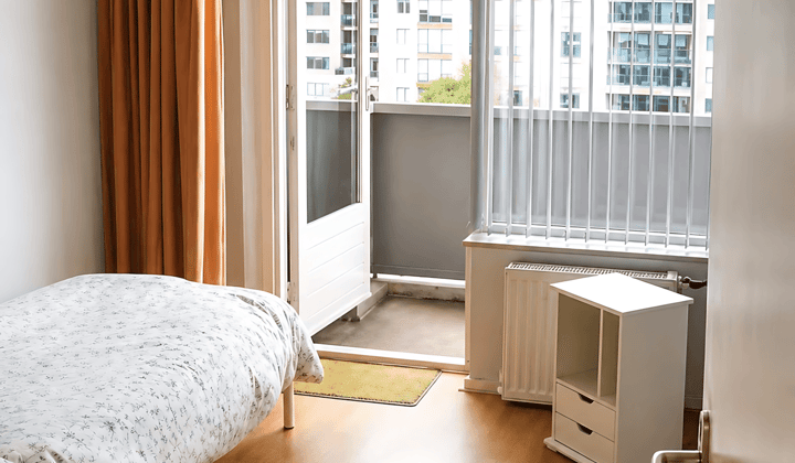 Gemeubileerde kamer met balkon en wifi