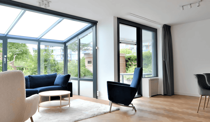 Appartement met tuin en gemeubileerd interieur