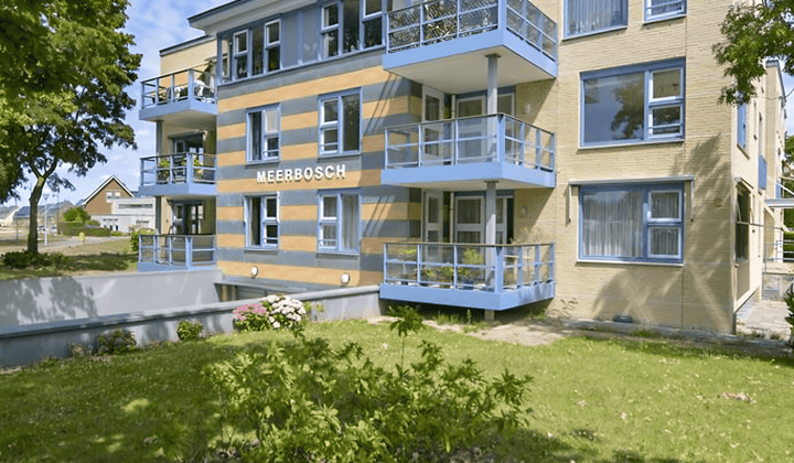 Appartement met balkon en parkeerplaats voor senioren