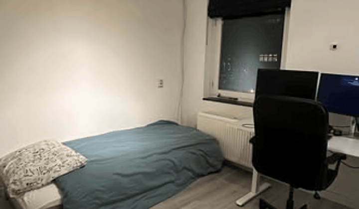 Gemeubileerde kamer met balkon en registratie mogelijk