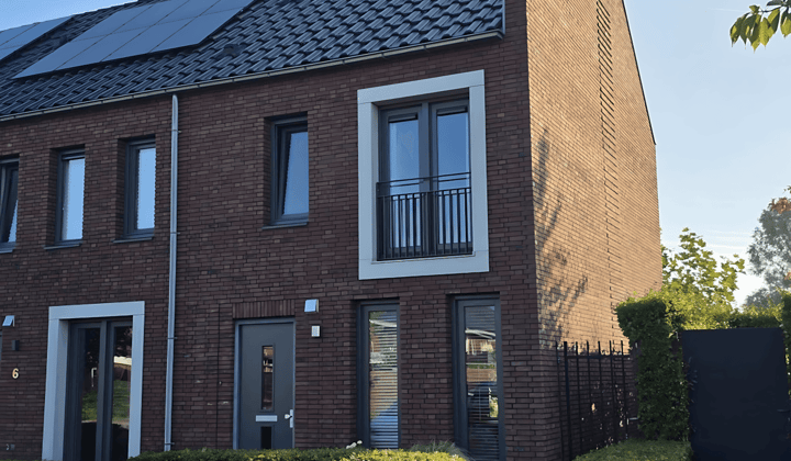Huis | 117m² | €1975,-