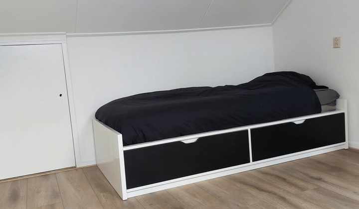 Kamer met tuin en wasmachine in gedeeld huis
