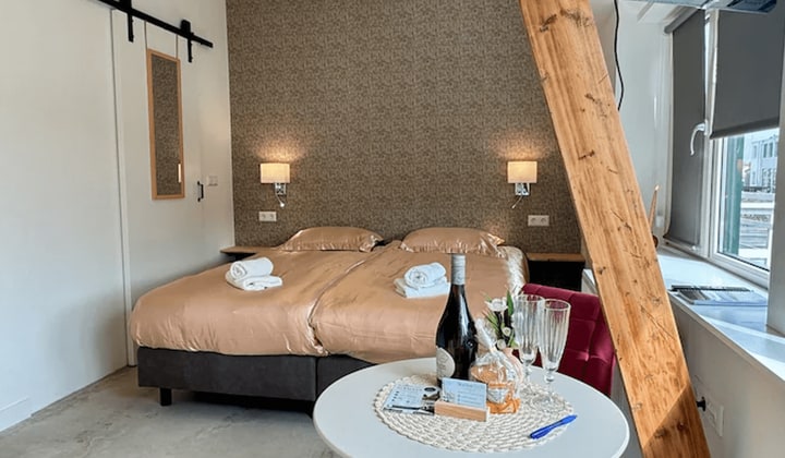 Studio met Balkon en Regendouche nabij Station