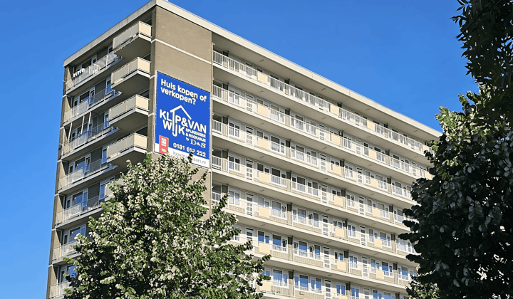 Appartement met 1 kamer en balkon