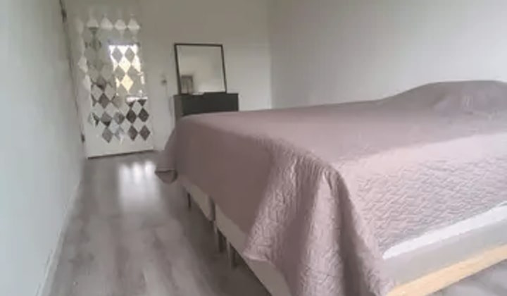 Ruime kamer met gedeelde woonruimte, zonder inschrijving
