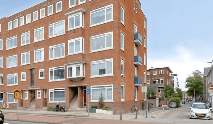 Kamer in 6-kamerappartement aan de Schieweg