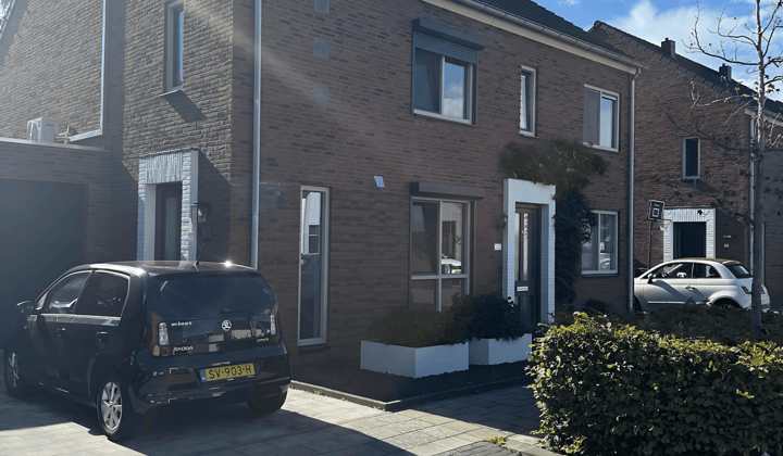 Huis | 126m² | Schoolpad | €1450,-