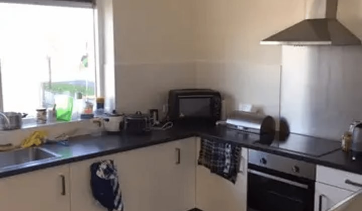Kamer te huur met gedeelde voorzieningen en inclusief kosten