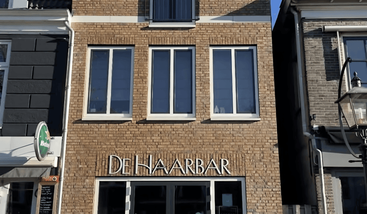 Appartement met 2 slaapkamers en balkon, gemeubileerd met wasmachine