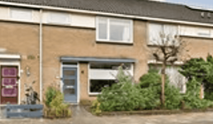Gemeubileerd huis met tuin en vijf slaapkamers