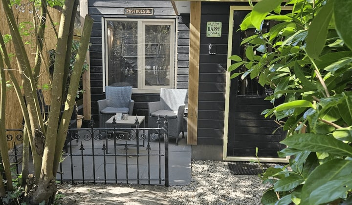 Tiny house met tuin en parkeergelegenheid