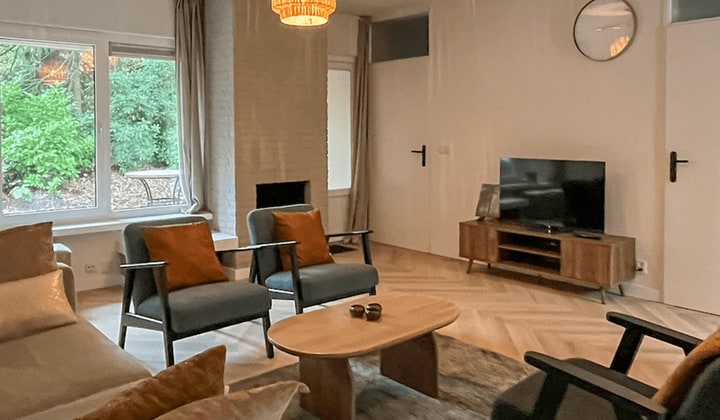 Ruime bungalow met tuin en drie badkamers, gemeubileerd en inclusief wifi