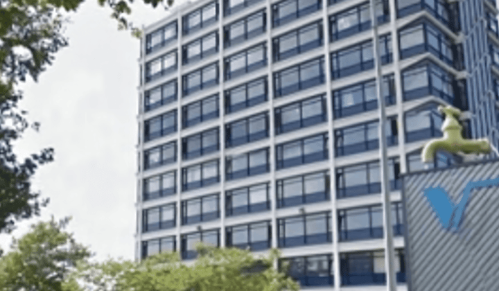 Studentenkamer met wasmachine in centrum