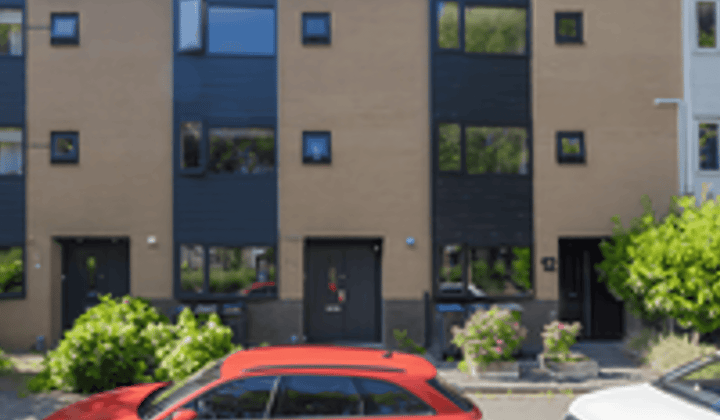 Ruime tussenwoning met tuin en fraai uitzicht