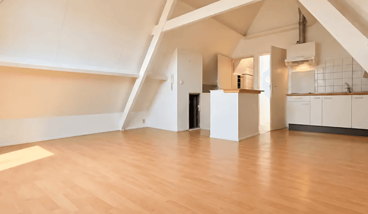 Appartement 2-kamer met laminaatvloer en centrale verwarming