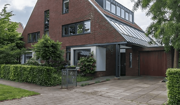 Ruim herenhuis met tuin en garage