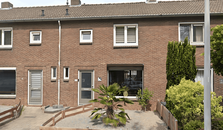 Tussenwoning met drie slaapkamers en tuin