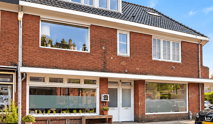 Appartement met 3 slaapkamers en dakterras, gemeubileerd