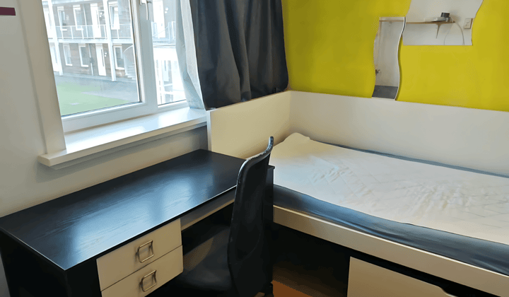Studentenkamer met balkon en gedeelde voorzieningen