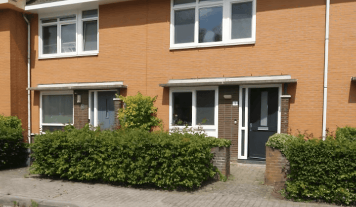 Gemoderniseerde tussenwoning met tuin en 3 slaapkamers