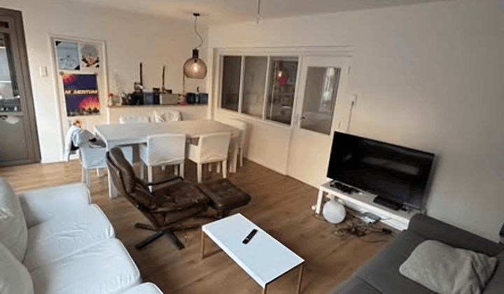 Kleine studentenkamer met balkon en inclusief prijs