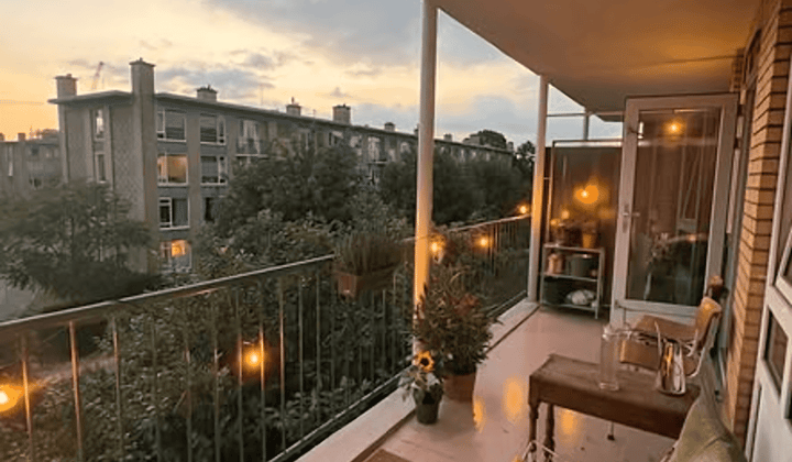 Kamer met balkon in gerenoveerd appartement inclusief prijs