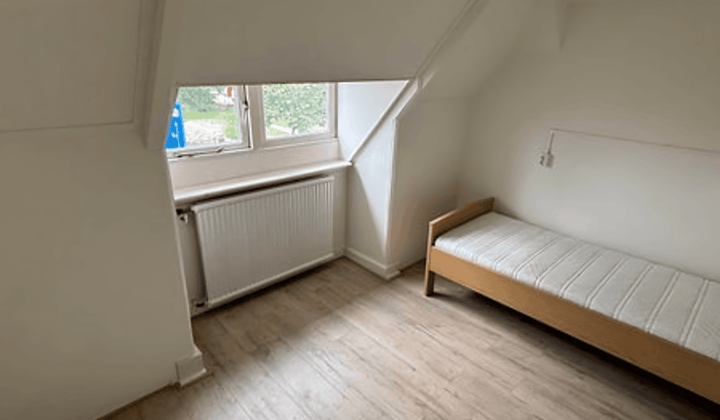 Studentenkamer met tuin en gemeubileerd