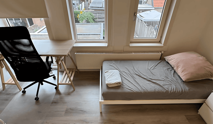 Gemeubileerde studentenkamer met tuin en fietsenhok