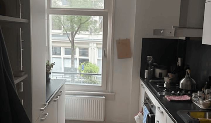 Studio in De Pijp met eigen kamer