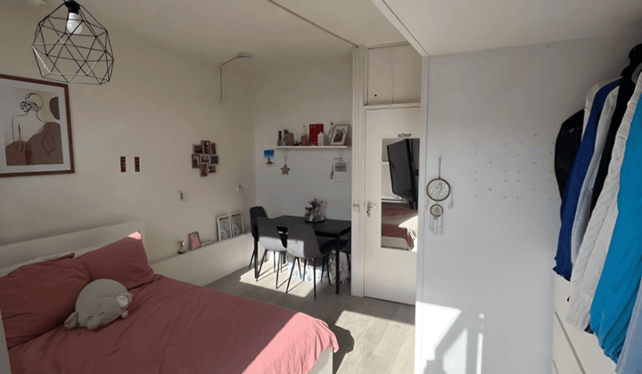 Kamer van 13 m2 in huis met 4 meiden