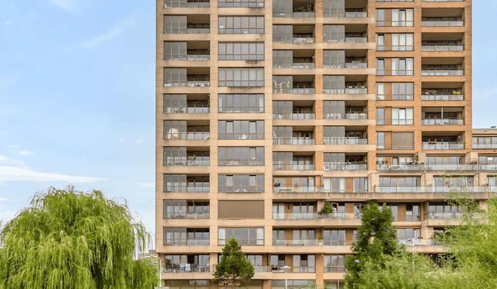 Drie-kamer appartement met terras en uitzicht op het water