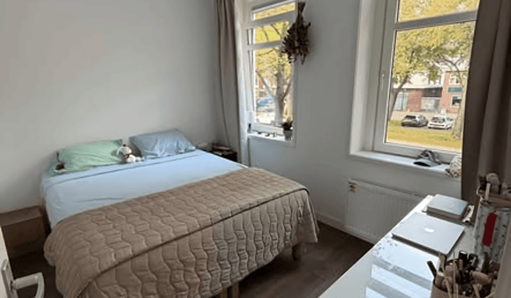 Kamer in Bos en Lommer met eigen douche