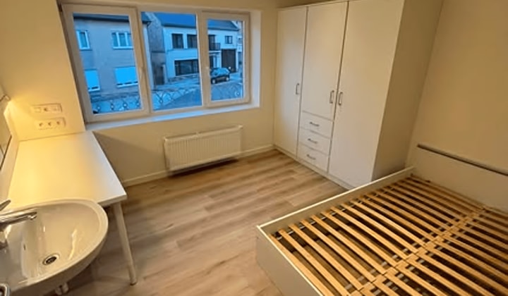 Kamer | m² | €640,-