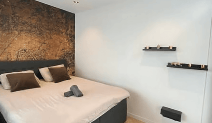 Studio · €800,-