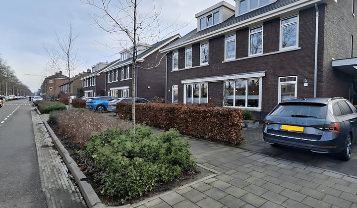 Huis | 144m² | Johan van Oldenbarneveltlaan | €2800,-