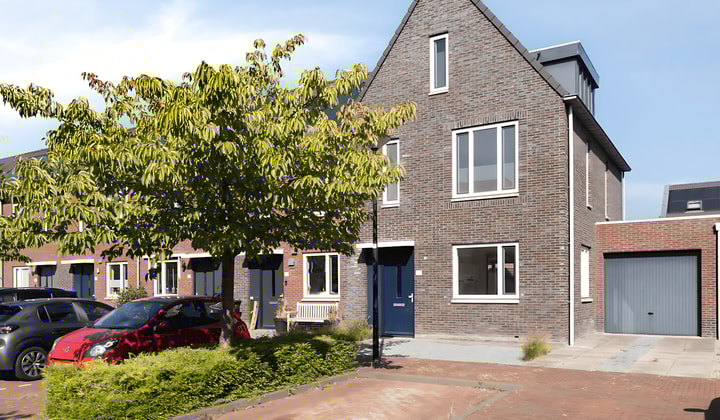 Huis | 139m² | €1950,-