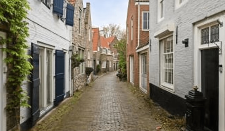 Huis | m² | €1050,-