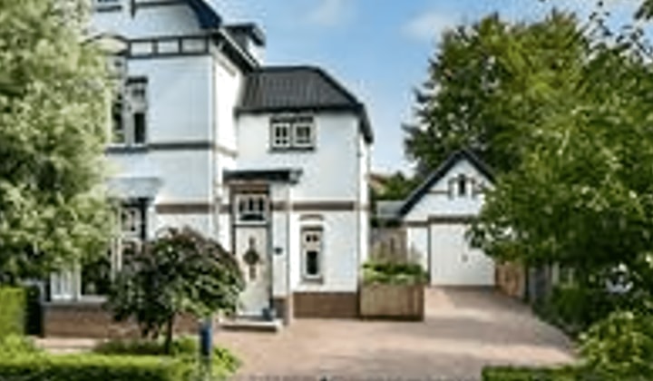 Huis | 184m² | Stationsstraat | €3750,-