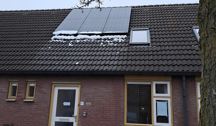 Huis | m² | €596,-