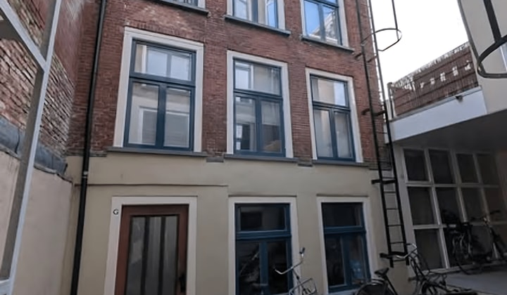 Huis | m² | €1064,-