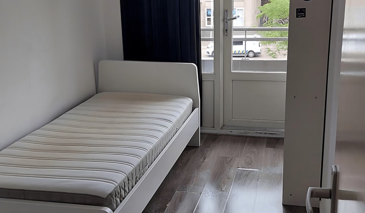 Kamer | 15m² | Stationsplein | €400,-