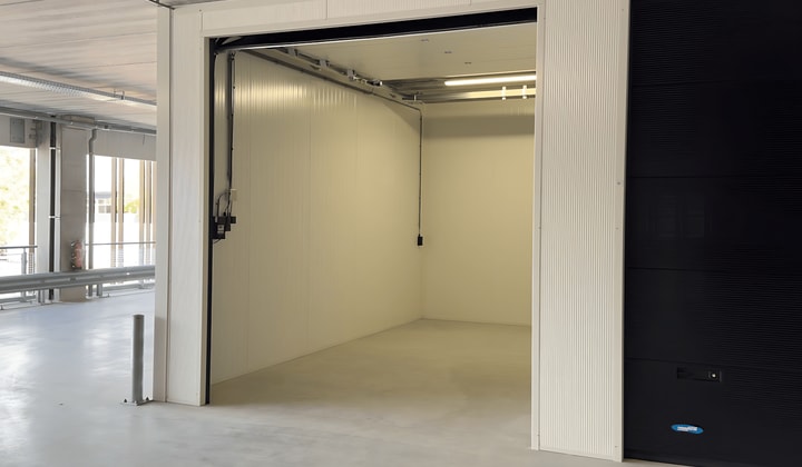 Parkeerplaats | 21m² | Industrieweg | €300,-