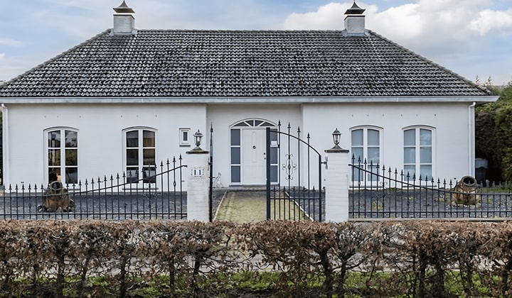 Huis | 223m² | €2500,-