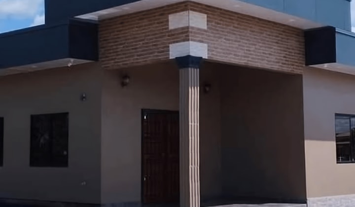 Huis | m² | €200,-